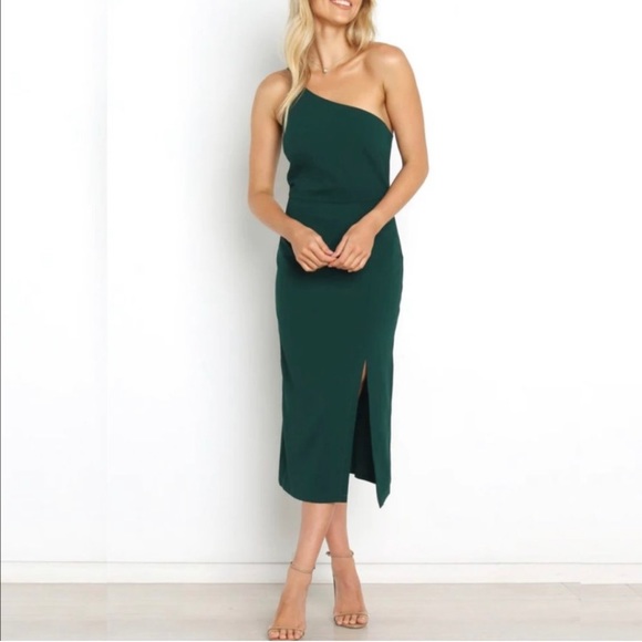 Petal & Pup Dresses & Skirts - Petal & Pup Emerald Green Xiomar One Shoulder Midi Sheath Dress Size 2 US